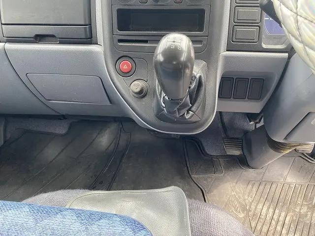 三菱ふそうキャンターダブルキャブ（Wキャブ）小型（2t・3t）[写真17]