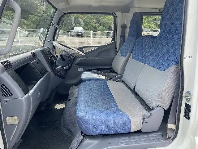 三菱ふそうキャンターダブルキャブ（Wキャブ）小型（2t・3t）[写真24]