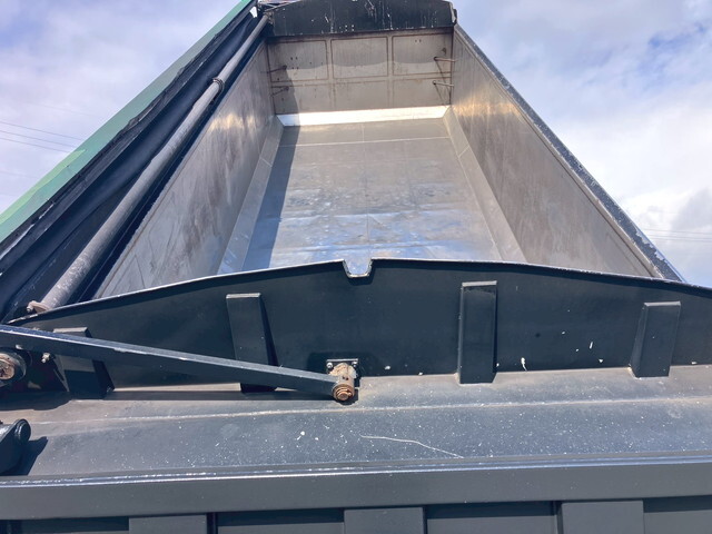 いすゞギガ深ダンプ（土砂禁ダンプ）大型（10t）[写真11]