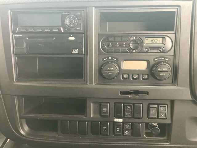 いすゞギガ深ダンプ（土砂禁ダンプ）大型（10t）[写真34]