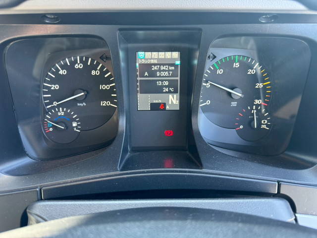 三菱ふそうスーパーグレートダンプ大型（10t）[写真34]