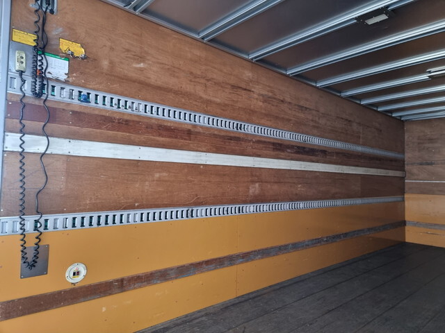 いすゞフォワードアルミバン中型（4t）[写真10]