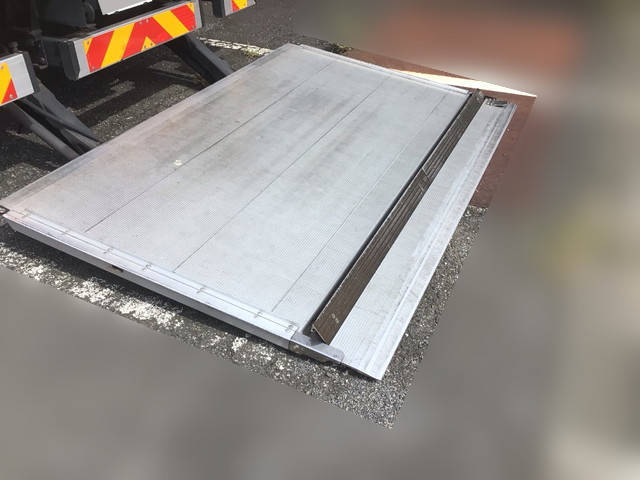 いすゞフォワードアルミバン中型（4t）[写真14]