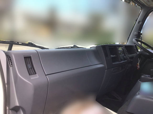 いすゞフォワードアルミバン中型（4t）[写真28]