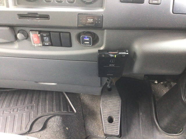 いすゞフォワードアルミバン中型（4t）[写真36]