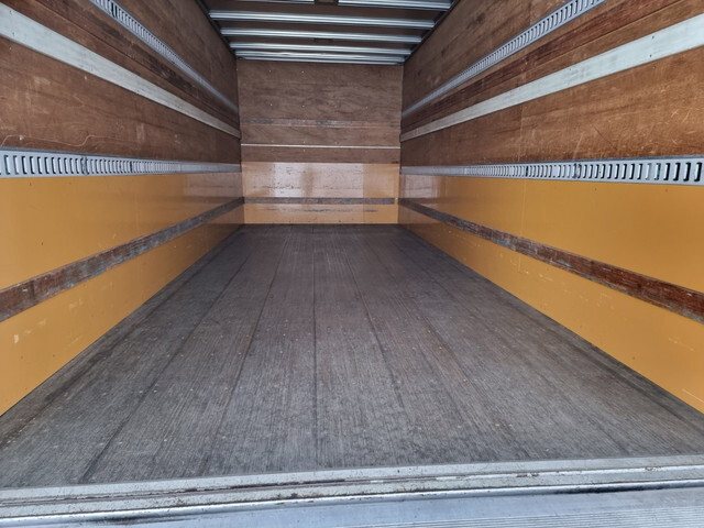 いすゞフォワードアルミバン中型（4t）[写真07]