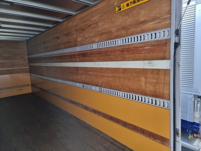 いすゞフォワードアルミバン中型（4t）[写真09]