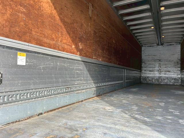 三菱ふそうスーパーグレートアルミウイング大型（10t）[写真11]