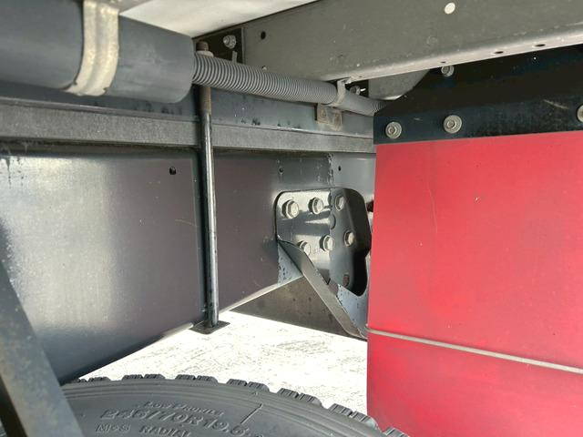 三菱ふそうスーパーグレートアルミウイング大型（10t）[写真30]