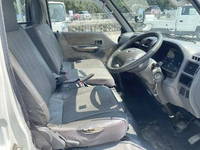 マツダボンゴ平ボディ小型（2t・3t）[写真13]