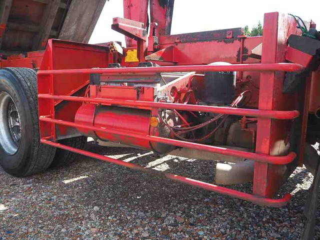 三菱ふそうスーパーグレート深ダンプ（土砂禁ダンプ）大型（10t）[写真13]