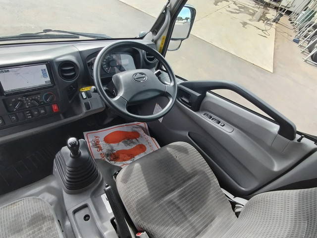 日野デュトロアルミバン小型（2t・3t）[写真25]