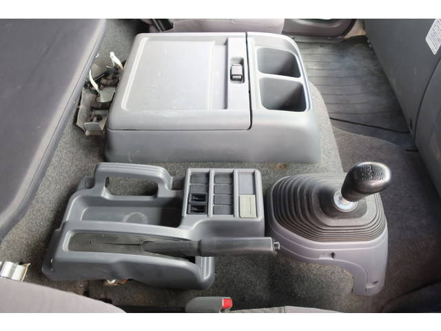 いすゞフォワードアルミウイング中型（4t）[写真36]