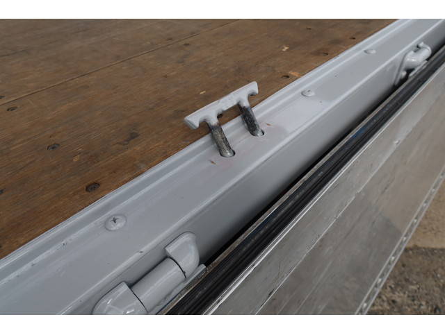 いすゞフォワードアルミウイング中型（4t）[写真09]