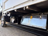 三菱ふそうキャンター平ボディ小型（2t・3t）[写真11]