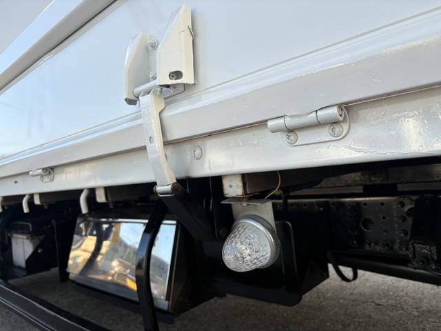 三菱ふそうキャンター平ボディ小型（2t・3t）[写真17]