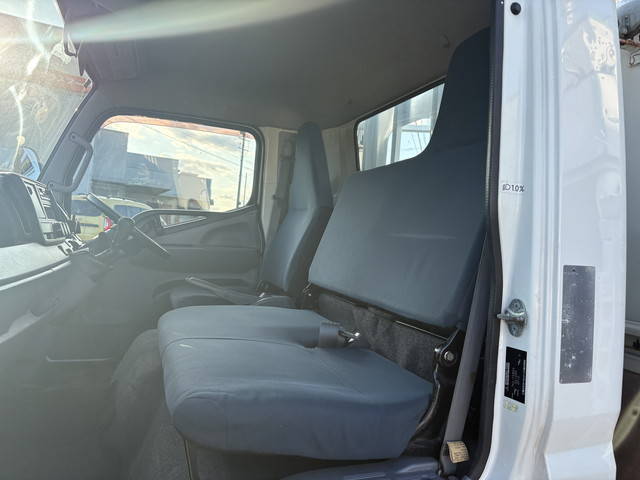 三菱ふそうキャンター平ボディ小型（2t・3t）[写真21]