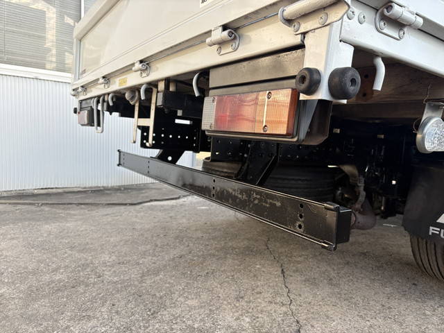 三菱ふそうキャンター平ボディ小型（2t・3t）[写真09]