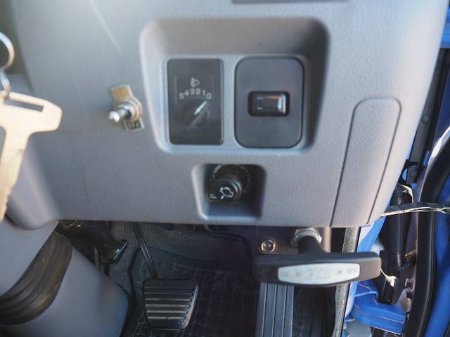 三菱ふそうキャンタークレーン4段小型（2t・3t）[写真36]