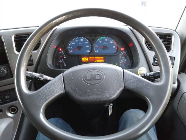 UDトラックスその他の車種平ボディ大型（10t）[写真25]