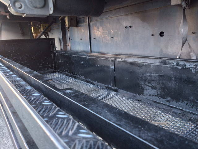 UDトラックスその他の車種平ボディ大型（10t）[写真08]