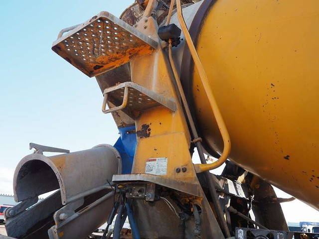 いすゞフォワードミキサー車（コンクリートミキサー）中型（4t）[写真13]