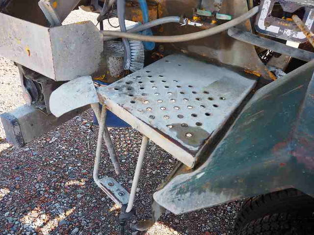 いすゞフォワードミキサー車（コンクリートミキサー）中型（4t）[写真14]