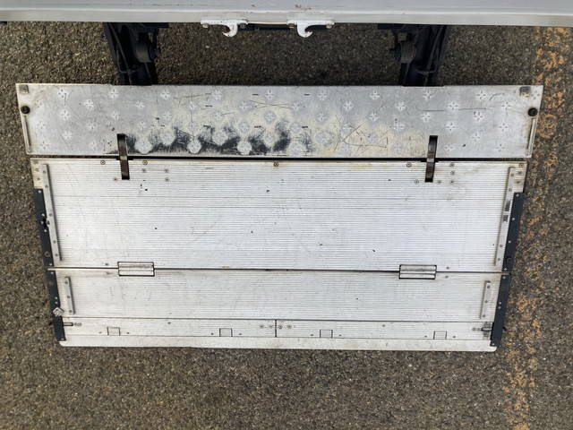 いすゞエルフアルミバン小型（2t・3t）[写真20]