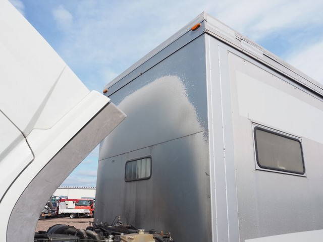 三菱ふそうスーパーグレート回送車大型（10t）[写真34]