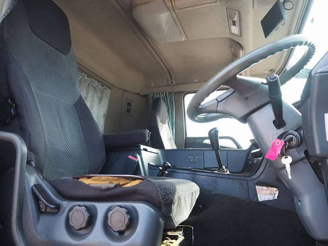 三菱ふそうスーパーグレート回送車大型（10t）[写真35]