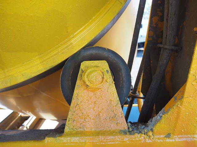 いすゞフォワードミキサー車（コンクリートミキサー）中型（4t）[写真23]