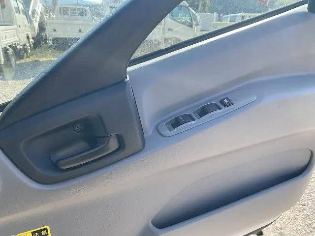 日野デュトロセーフティローダー小型（2t・3t）[写真17]