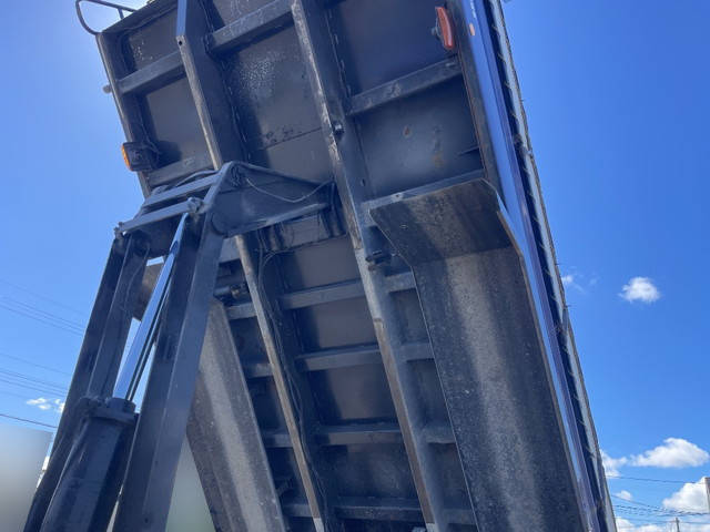 三菱ふそうスーパーグレートダンプ大型（10t）[写真11]