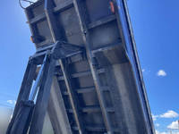 三菱ふそうスーパーグレートダンプ大型（10t）[写真12]