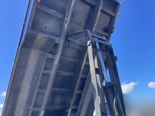 三菱ふそうスーパーグレートダンプ大型（10t）[写真12]