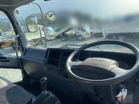 いすゞフォワード平ボディ中型（4t）[写真20]