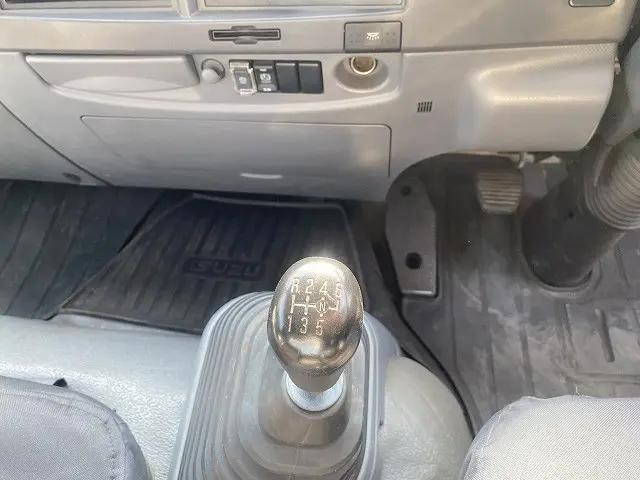 いすゞフォワード平ボディ中型（4t）[写真21]