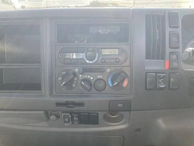 いすゞフォワード平ボディ中型（4t）[写真22]