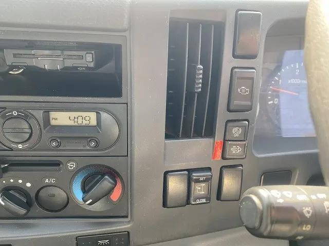 いすゞフォワード平ボディ中型（4t）[写真23]