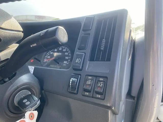 いすゞフォワード平ボディ中型（4t）[写真24]