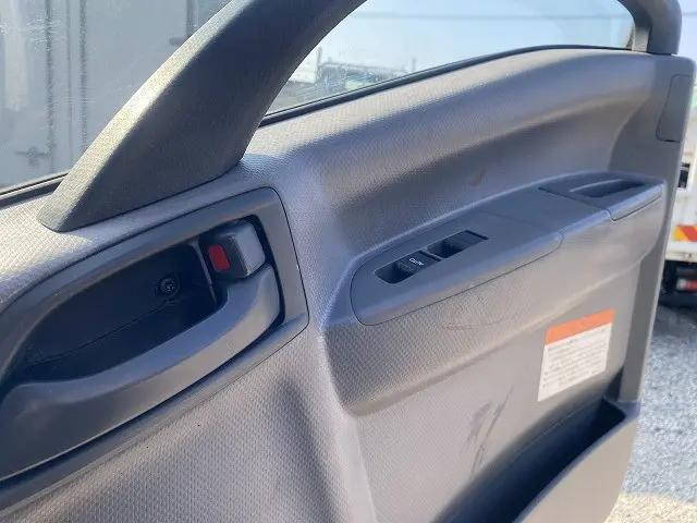 いすゞフォワード平ボディ中型（4t）[写真25]