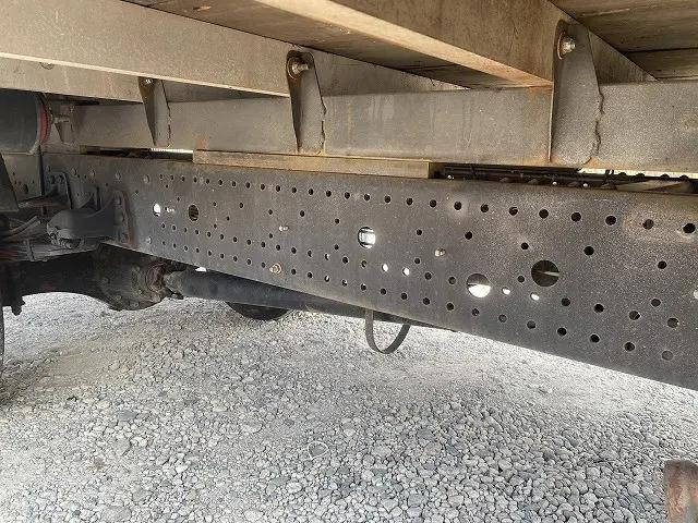 いすゞフォワード平ボディ中型（4t）[写真28]