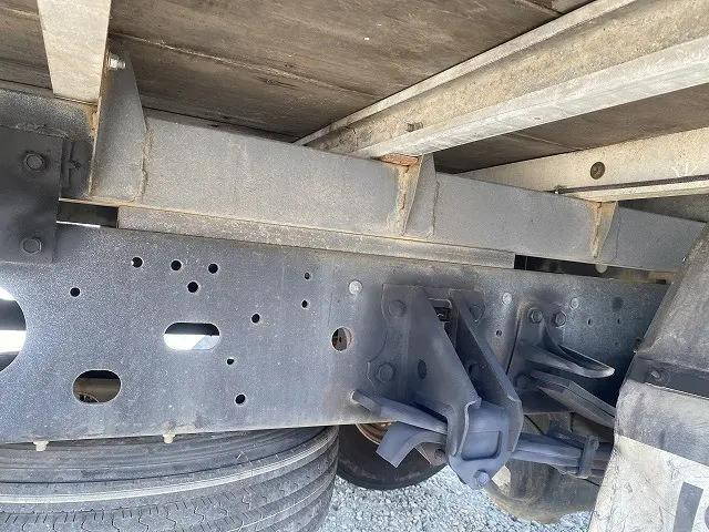 いすゞフォワード平ボディ中型（4t）[写真30]