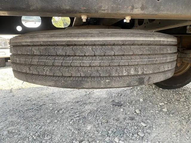 いすゞフォワード平ボディ中型（4t）[写真31]