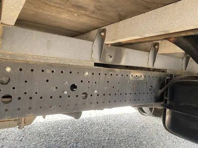 いすゞフォワード平ボディ中型（4t）[写真35]