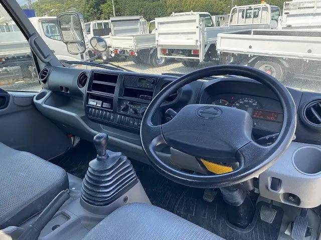 日野デュトロ平ボディ小型（2t・3t）[写真22]