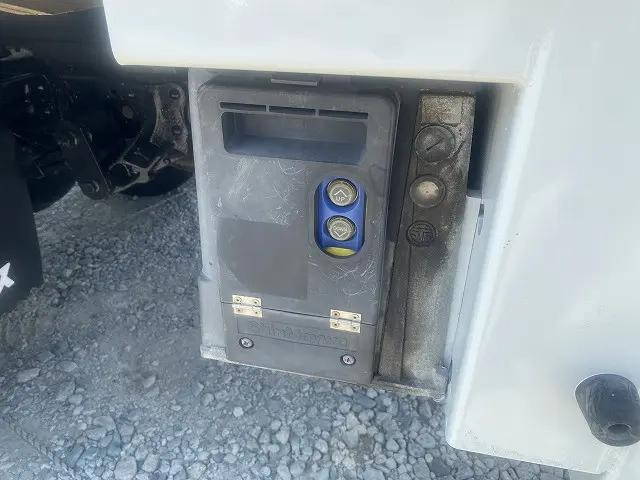 日産アトラス平ボディ小型（2t・3t）[写真11]