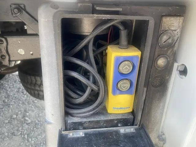 日産アトラス平ボディ小型（2t・3t）[写真12]