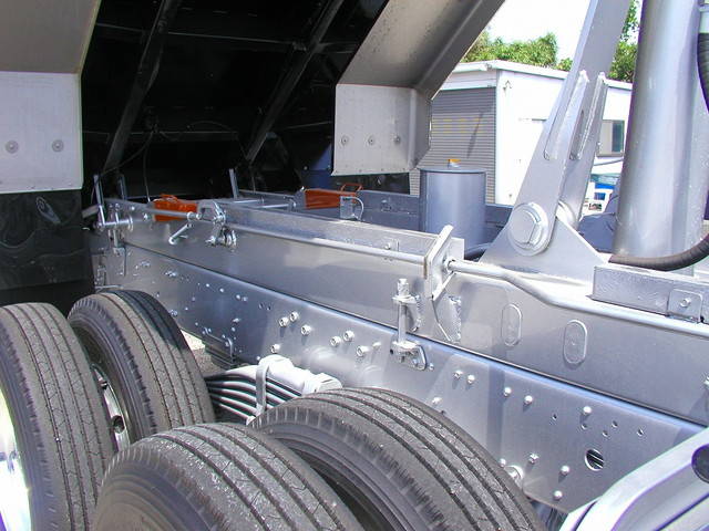 三菱ふそうスーパーグレート深ダンプ（土砂禁ダンプ）大型（10t）[写真18]