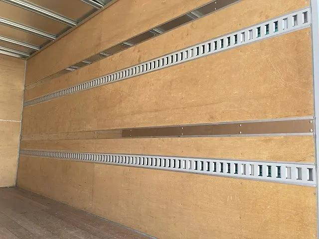 いすゞエルフアルミバン小型（2t・3t）[写真10]